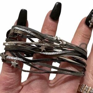 ALTAR’D STATE Women’s Silver Gunmetal Multi Strand Star Charm Bracelet